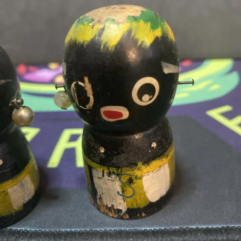 Native Jungle Salt & Pepper Shakers - Hand Painted - Pearl Earrings - Vintage G2